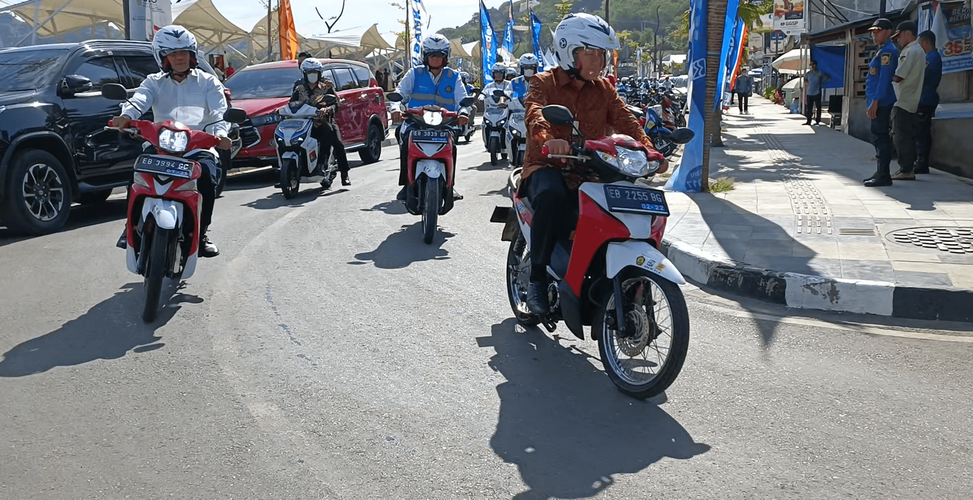 Parade Konversi Sepeda Motor BBM ke Listrik Pada Acara The 2nd Energy Trasitions Working Group